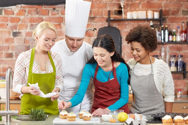 Zespół pracujący w kuchni